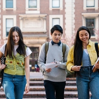 Opinie o WSB-NLU a realne zarobki. Ranking ELA potwierdza: Absolwenci tej uczelni to rynkowa elita